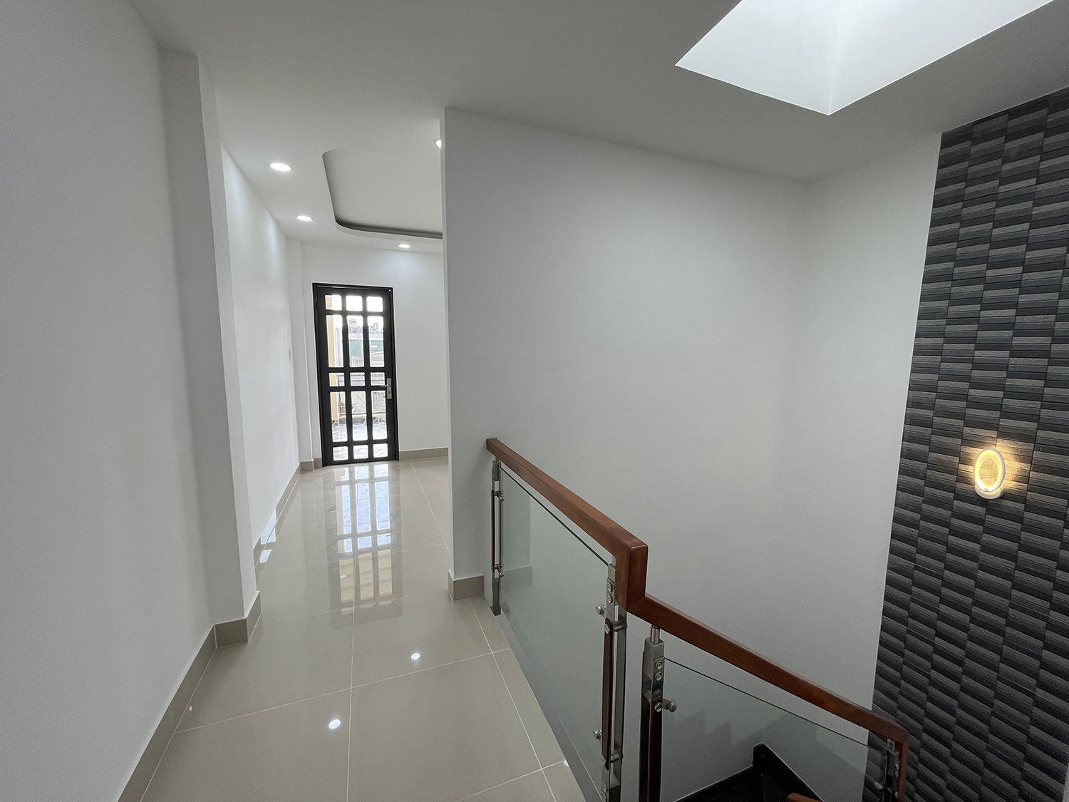 Tuyệt phẩm 3 lầu (4x15) 6 phòng t.kế Singapore, mới xây dựng, hẻm đẹp Phan Đình Phùng - gần PXLong